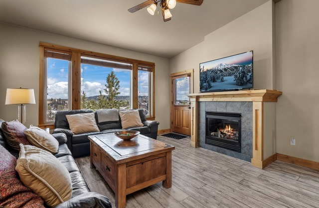New! Old Mill Lookout–Mountain Views, Fireplace & Walk to Hayden Amphitheater