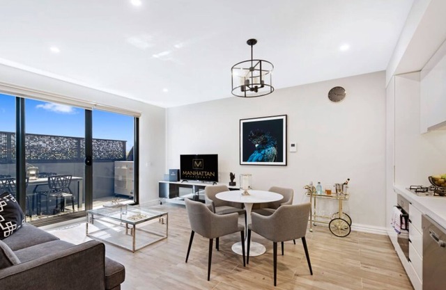 NEW! One Bedroom Standard at Manhattan Apts Glen Iris