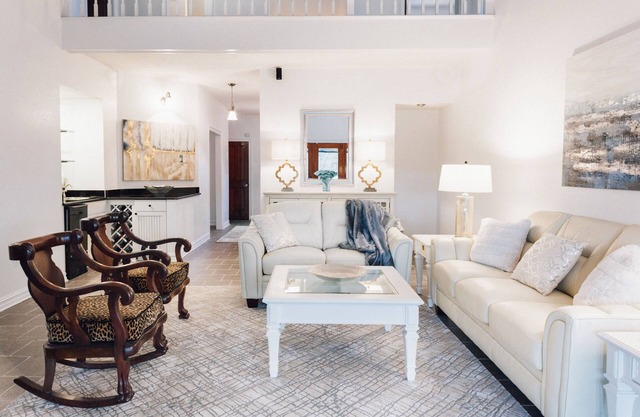 New Orleans Suburban Waterfront 5BR Home Sleeps 12 With Boat Dock