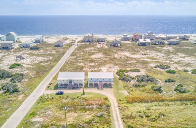 New Owner Listing! 900' to PRIVATE Beach Access! Gulf & Mobile Bay Views!