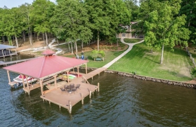 NEW OWNERS: Family Lakefront Retreat: huge dock/kayak/fish/fire pit/amenities