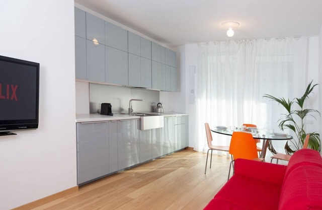 New Palace - Luxury Apartment next to metro M4