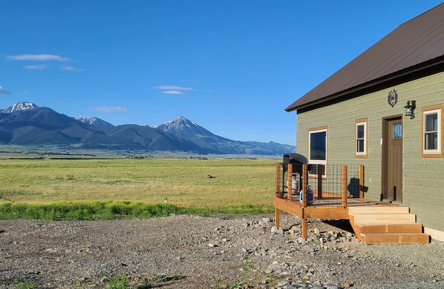 New Paradise valley cabin near Yellowstone National Park!