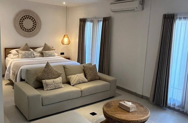 New peaceful 4 master bdrm suites villa, Legian
