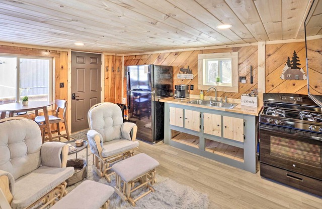 NEW! Pet-Friendly Rockwood Cabin on Moosehead Lake