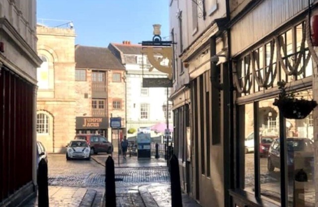 NEW!! Plymouth Hoe, Central location, Parking, Shops.