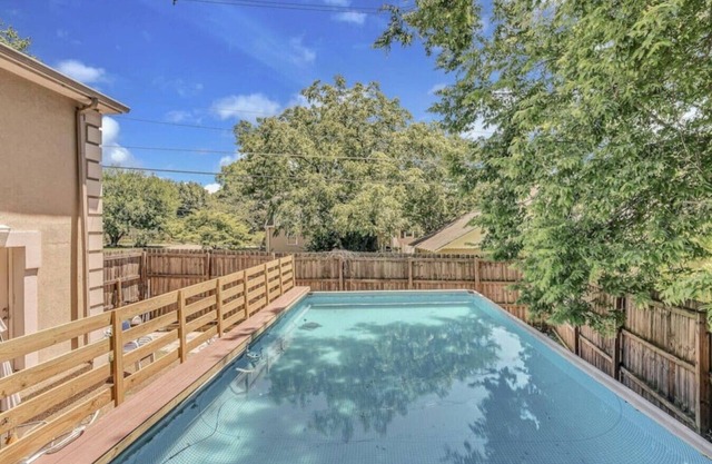 New Pool & Hot Tub! 5.5 Baths Close to Downtown!