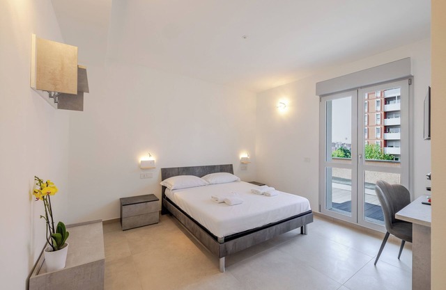 NEW Private room with bathroom and balcony no kitchen 20 minutes from Milan 6