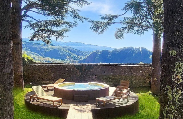 NEW! Private fortress! Beautifully restored 5 bedrooms, 5.5 bathrooms, unique!