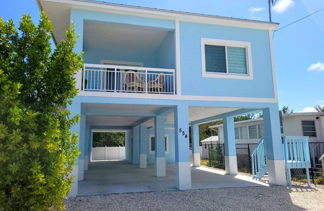 New private home w/dedicated workspace. Pet friendly, family-friendly!
