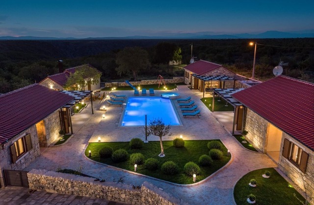 New! Promina luxury villa with 72sqm Heated Pool, Jacuzzi, Infrared Sauna, Tennis court, Media room