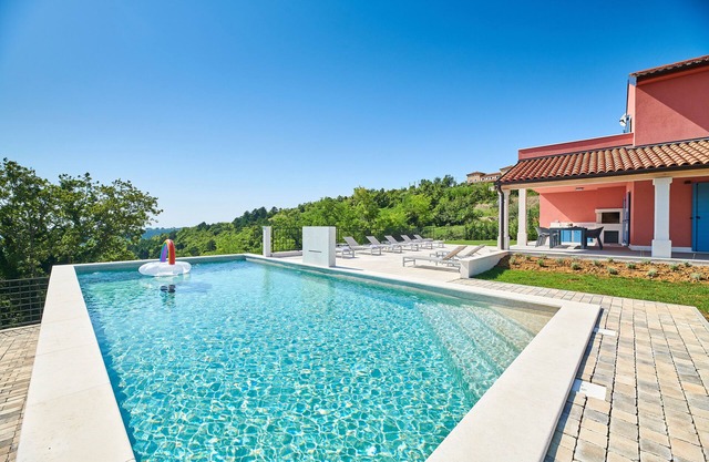 New Property with Heated Pool near Bike Trails and Truffle Capital of Istria