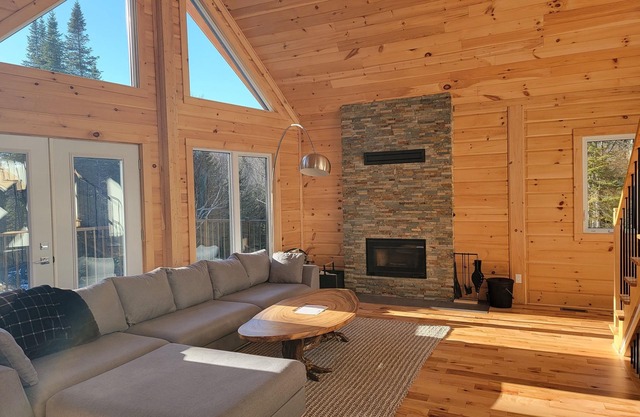 New, quiet, light-filled luxury on 8 acres in Mont- Tremblant