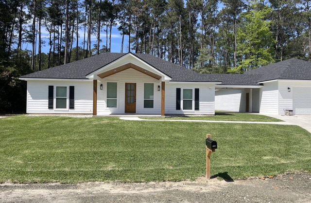 New Rayburn Country house on quiet cul de sac.