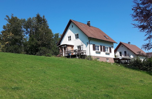 New redecorated house in quiet locaton with big garden, ideal for families