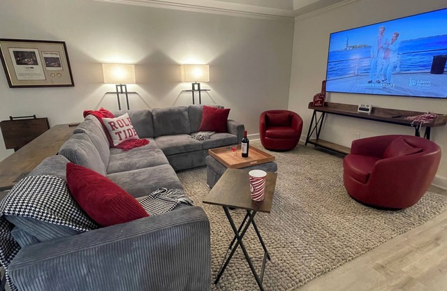 New remodeled 2BR 2BT condo, only 1.4 miles to Bryant-Denny Stadium! ROLL TIDE!