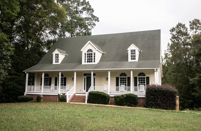 New Renovated Lake Front Home 6,000 SqFt Sleeps 22