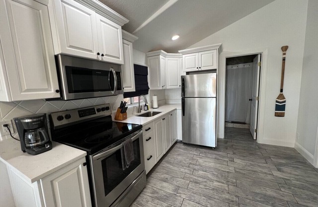NEW Renovated Oceanview 2BR Cottage #6