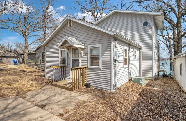 NEW RENTAL! Sunny Waters Escape on East Lake Private Dock- Sleeps 10