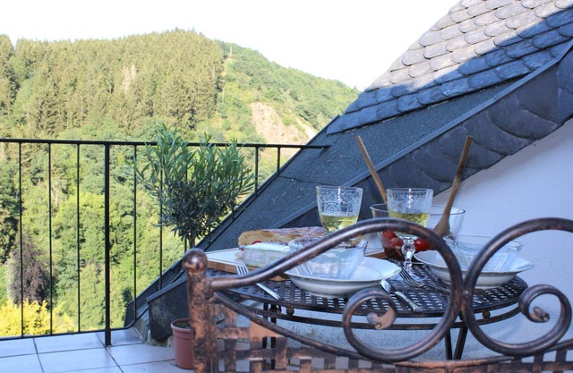 NEW: Romantic living