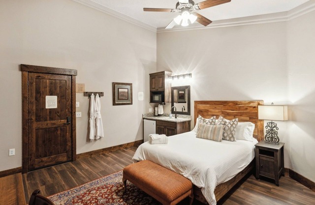NEW! Room 23 - Kaibab (Studio) by Zion Cliff Lodge