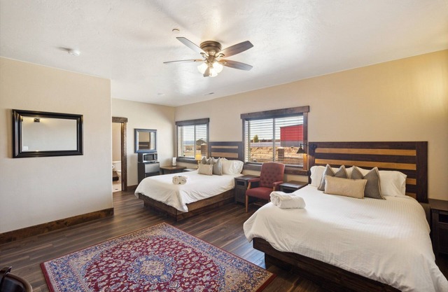 NEW! Room 25 -Kokopelli (1-Bedroom) by Zion Cliff Lodge