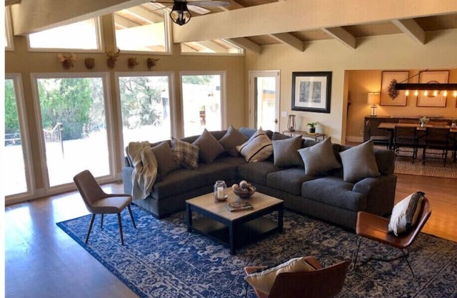 NEW Rustic Mountain Retreat - 30 mi. from Yosemite