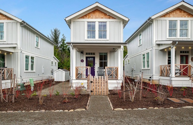 *New* Seabrook's Purple Pelican, Hot Tub, Close to Pool!