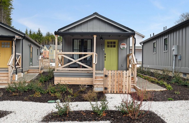 New* Seabrook's Right as Rain, a dog-friendly Trailside Cabin!