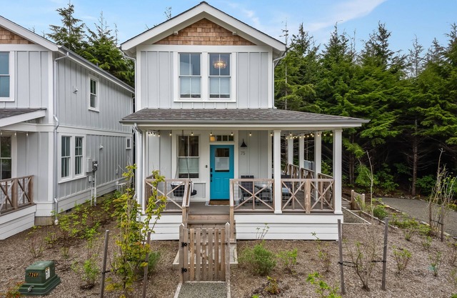 *New* Seabrook's Robins Nest: Dog Friendly, Hot Tub!