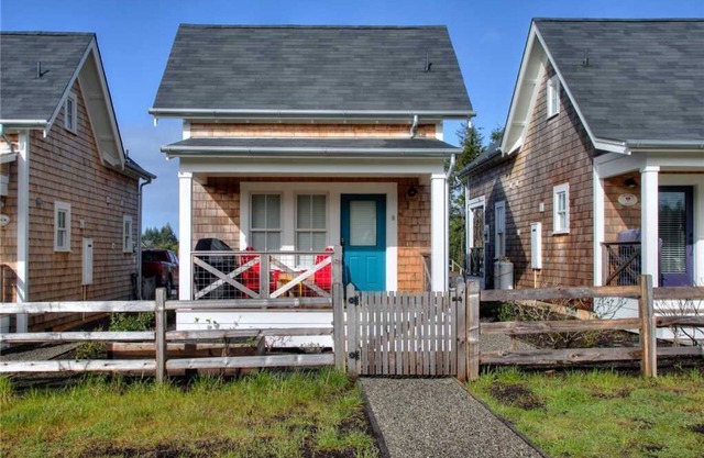 *New* Seabrook's The Chicken Coop: Dog-friendly home!