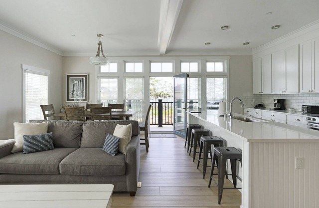 *New* Seabrook's Urban Ocean: Downtown Location!
