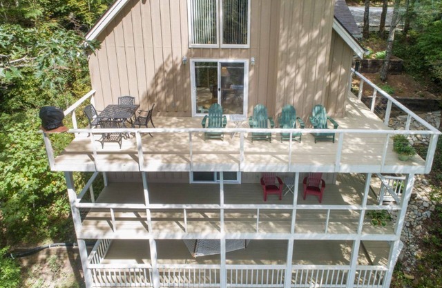 New Secluded Mountain Cottage- close to DT, Apple Lake, Hiking, ETC