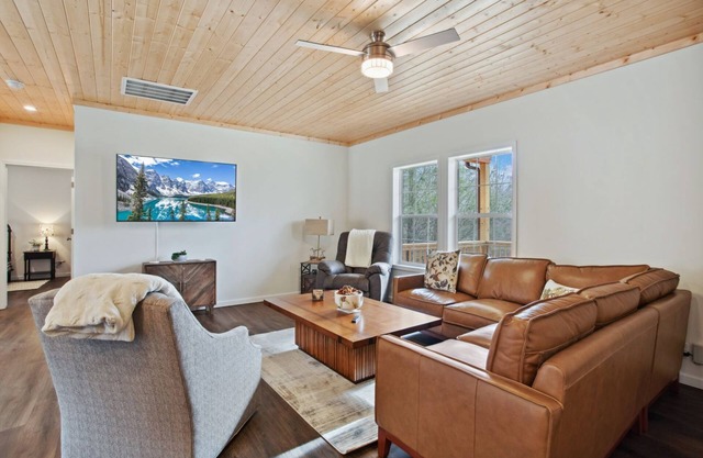 New Single-Level Cabin Near Boone