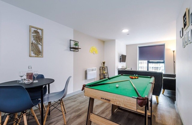 NEW! Sleeps 4, Pool Table, Stylish Apartment