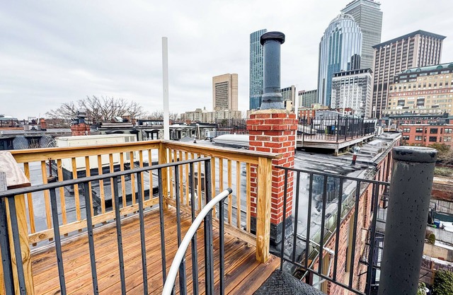 NEW - South End Penthouse w/Roof Deck - Walk to Everything - Washer and Dryer