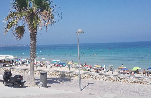 New spacious apartment with private roof terrace with sea view, 2 bedrooms and 2 bedrooms 4 pers