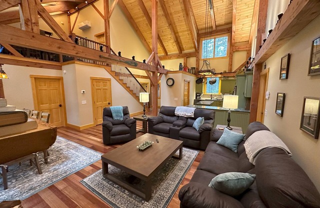 New Spacious Acadia Timberframe, Close to Swimming, Central to Hiking and Dining