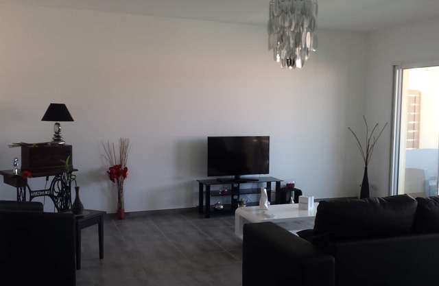 New spacious and bright apartment with private garage near sea / mountain