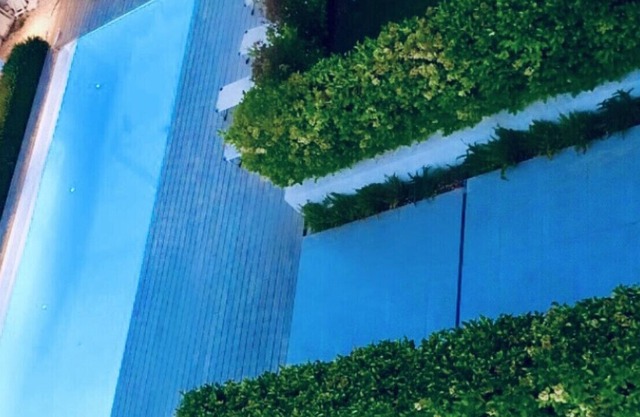 New, spacious modern apartment of 140 m2, large common use swimming pool .