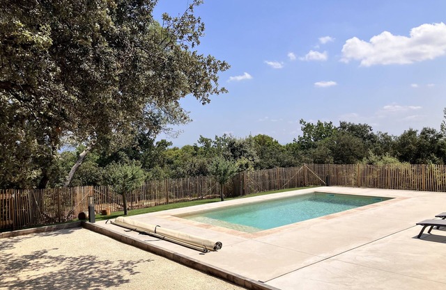 New / Spacious villa with swimming pool, South of France on a hill