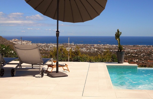 NEW Spectacular Villa with stunning views