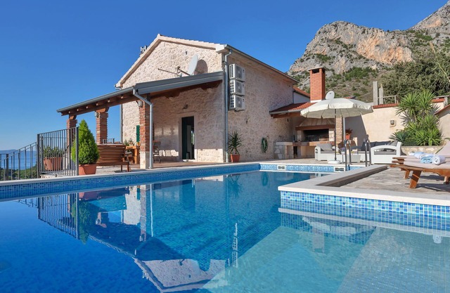 NEW! Stone house in quiet location, heated pool + sea views, ideal for familys