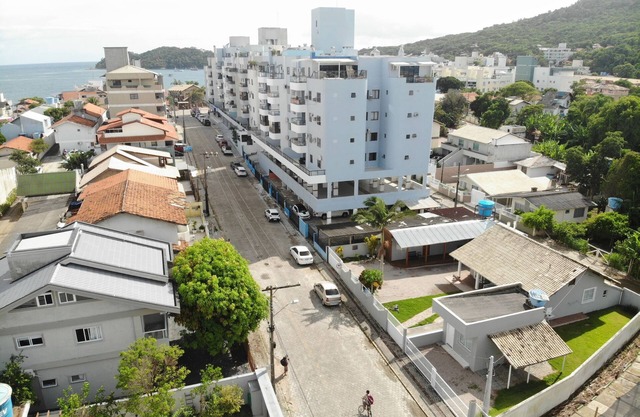 New studio in the center 200m from the beach