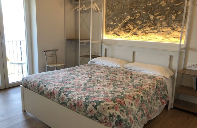 New studio apartment with bathroom, balcony with stunning lake view