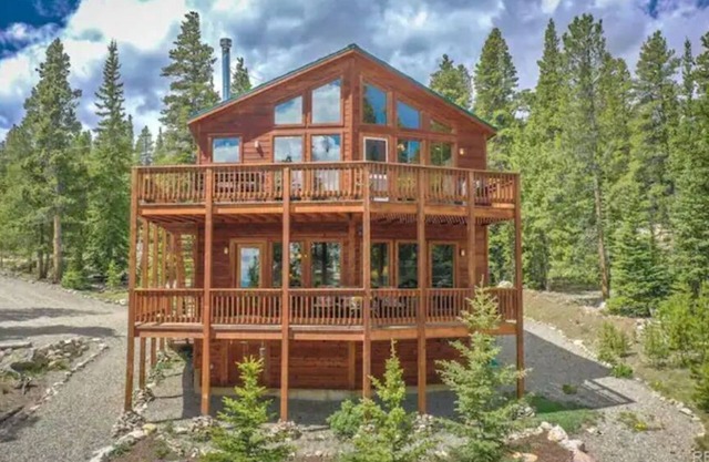 *NEW* Stunning Mountain Views/Hot Tub/3BR/Sleeps 6
