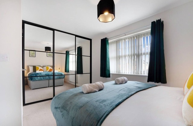 New! Stylish 2-Bed Home in Nevis Walk, Sleeps 6!