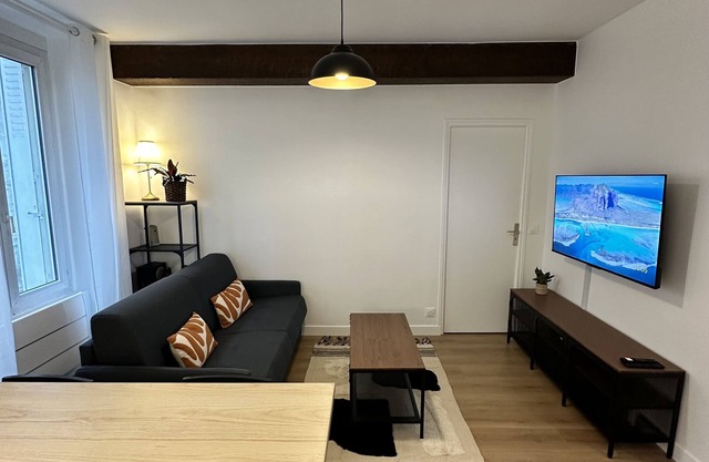 New stylish apartment just steps from the stadium