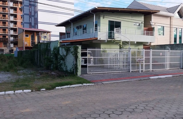 New Suite at R $ 66.00 per Night. 50m from Balneario Camboriu
