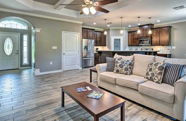 NEW! Sunny House w/ Yard ~ 9 Mi to Port Aransas!